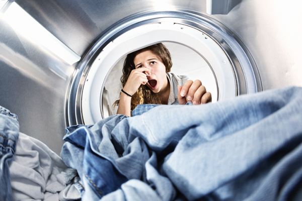 How to wash smelly athletic clothes and remove odors